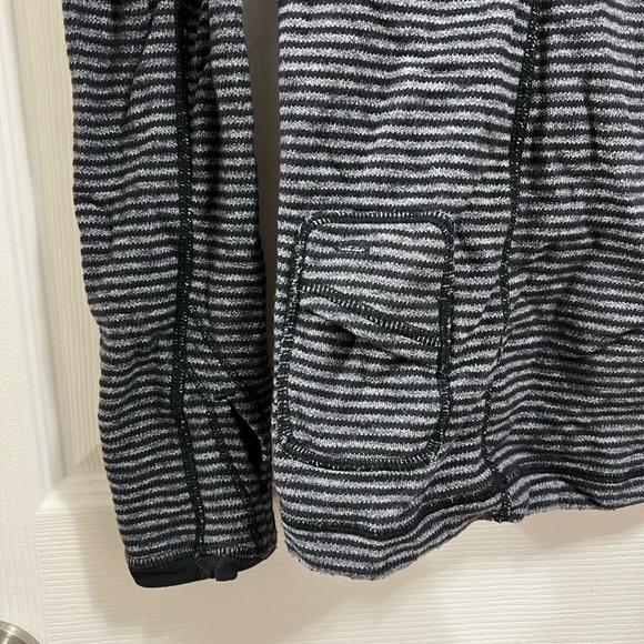 Lululemon top - Picture 2 of 4